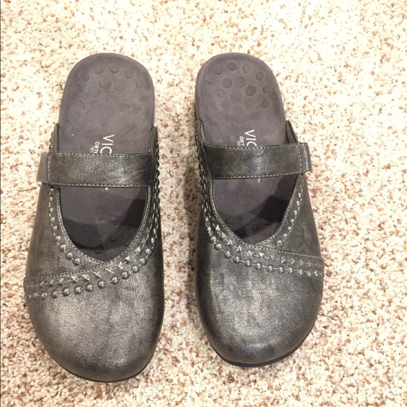 Vionic Shoes - NWOT Vionic Slip on Mules